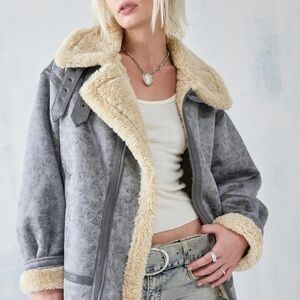 NWT BDG Urban Outfitters
Vintage Longline Faux Leather Shearling Aviator Jacket